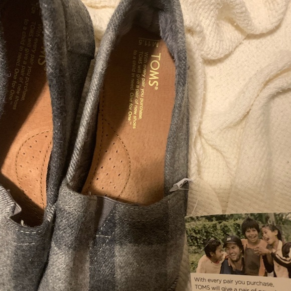 NWT Toms classic flannel shoes . - Picture 9 of 10